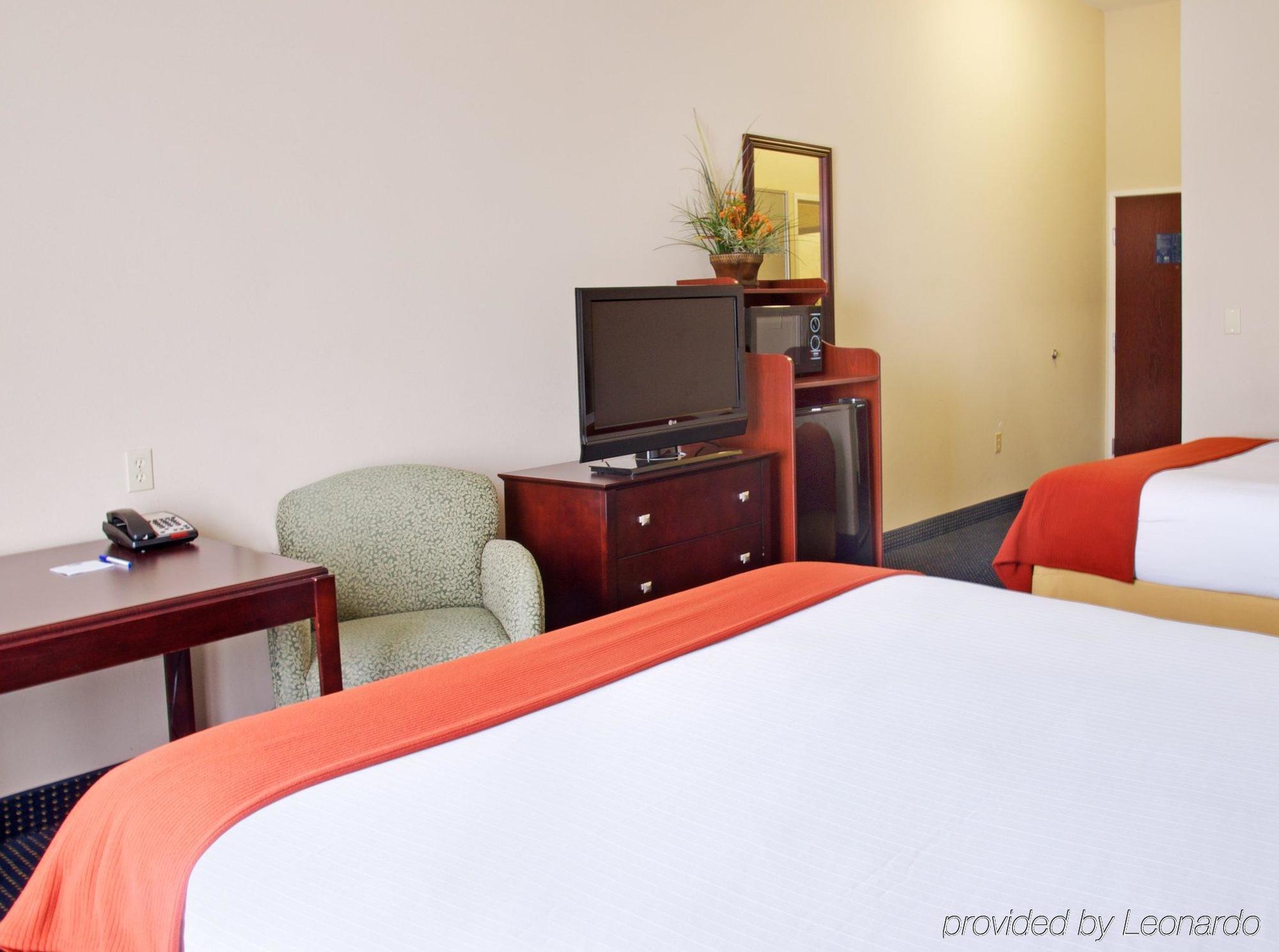 Holiday Inn Express Hotel And Suites Orange, An Ihg Hotel Room photo