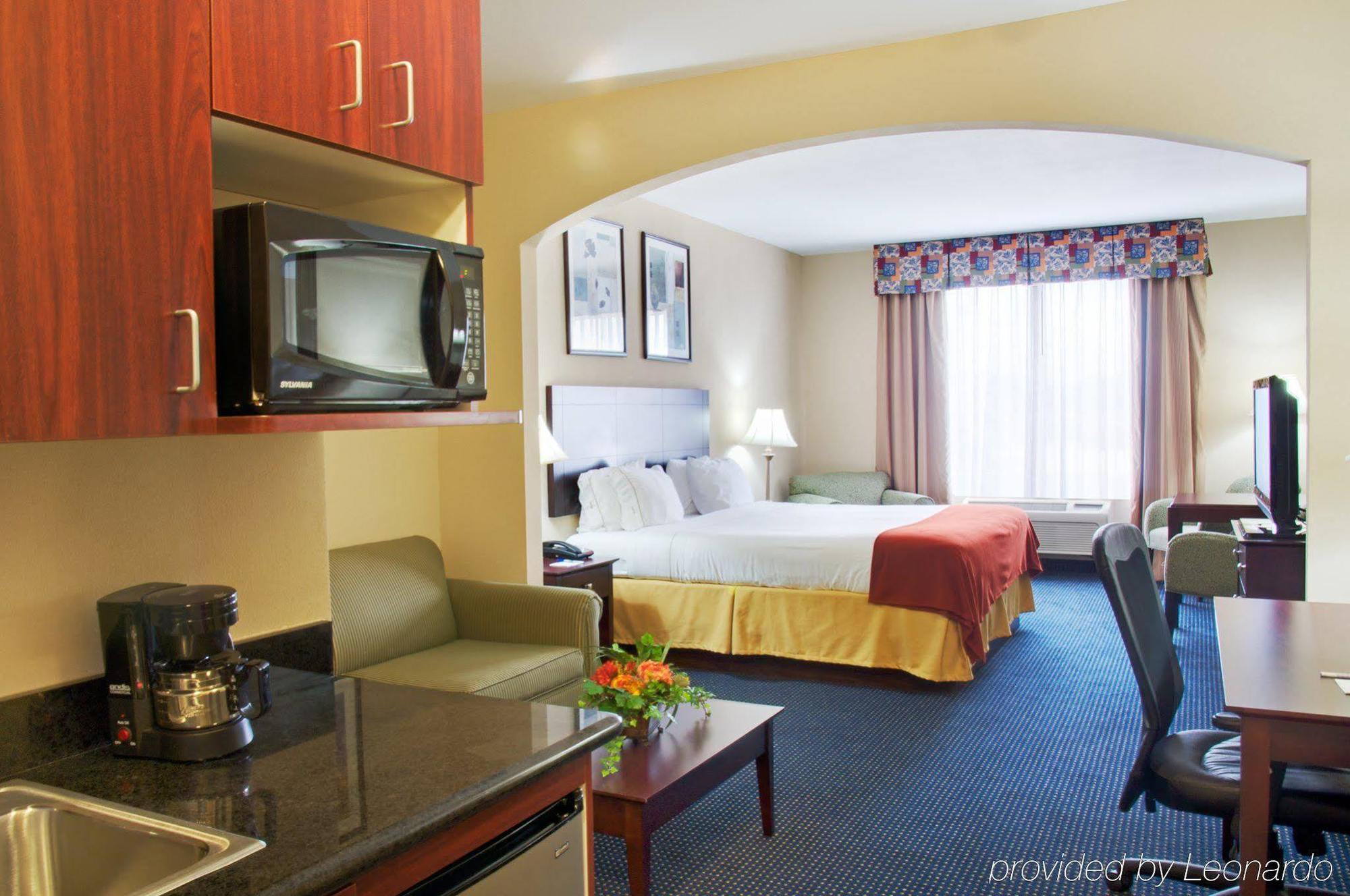 Holiday Inn Express Hotel And Suites Orange, An Ihg Hotel Room photo